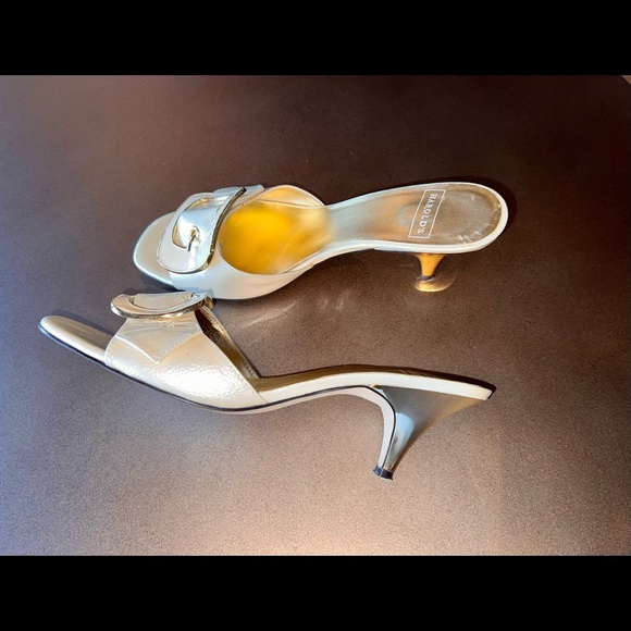 Harold’s 6.5 Gold Heel Slip-On Heels - Picture 5 of 13